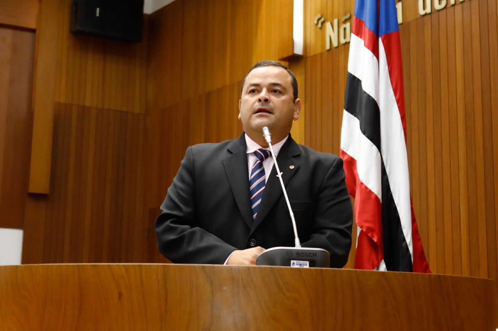 Vinícius Louro reivindica obras de pavimentação para ruas de cidades do Médio Mearim