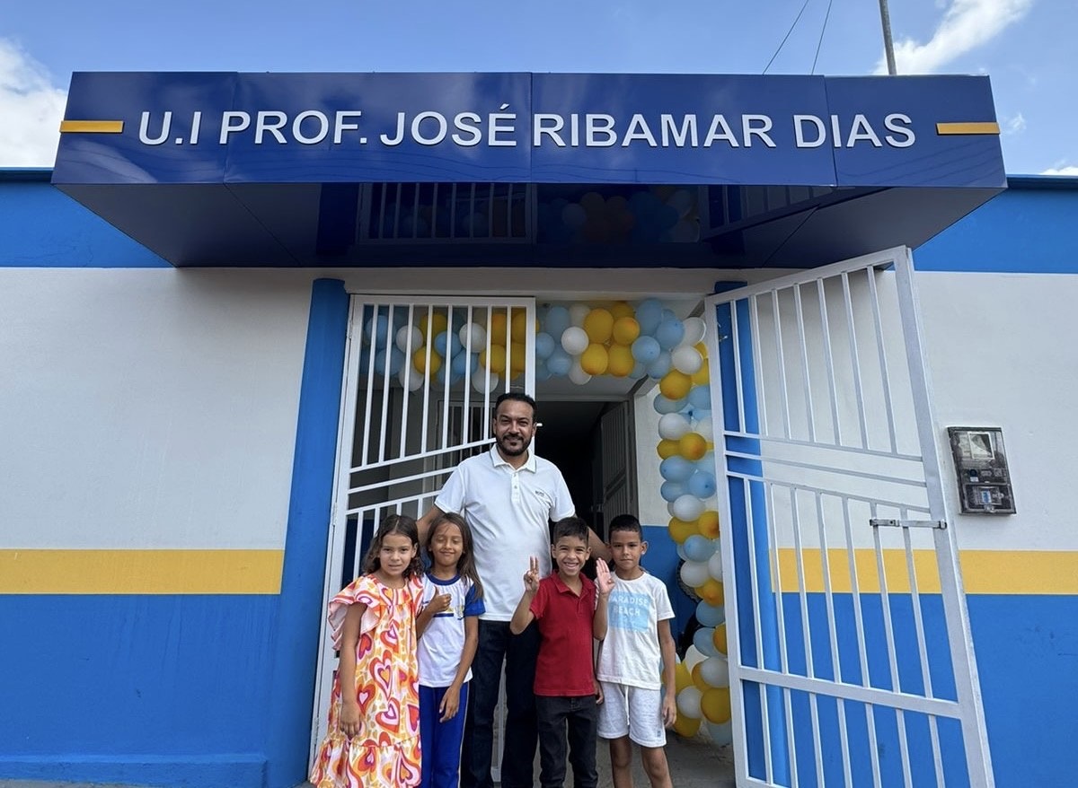 Em Poção de Pedras, Júnior Cascaria acompanha entrega de escola na Vila Borges