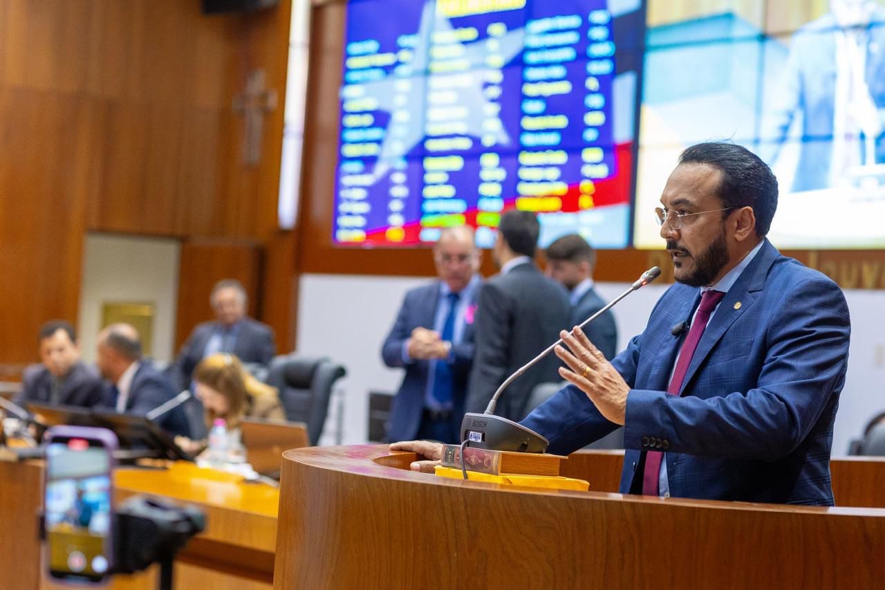 Junior Cascaria protocola projeto que concede passe livre para atletas