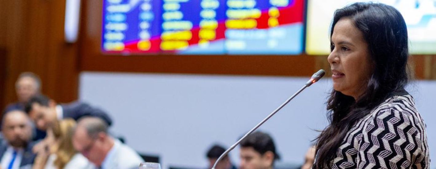 Deputados parabenizam Ana do Gás por eleição para 4ª Vice-Presidência da Mesa Diretora