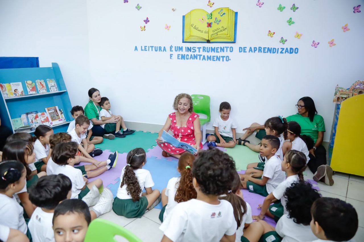 Creche-Escola Sementinha recebe doação de livros da escritora Nilma Sodré
