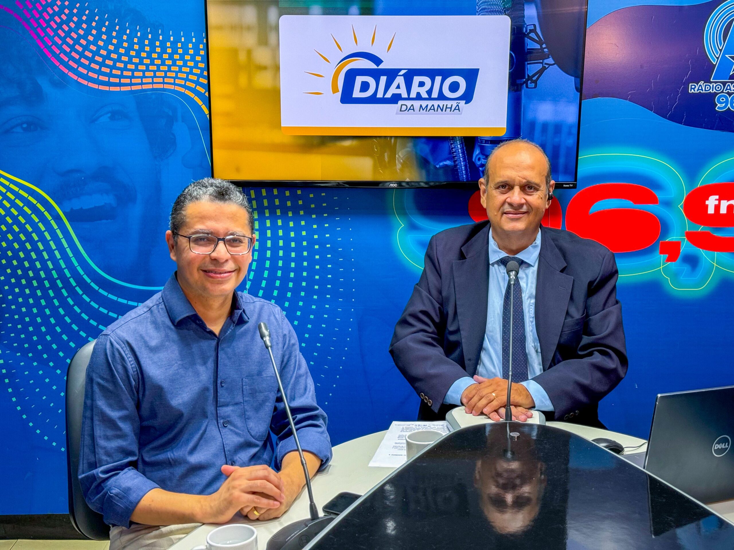 Carlos Lula destaca Dia Nacional em Defesa da Democracia no ‘Diário da Manhã’