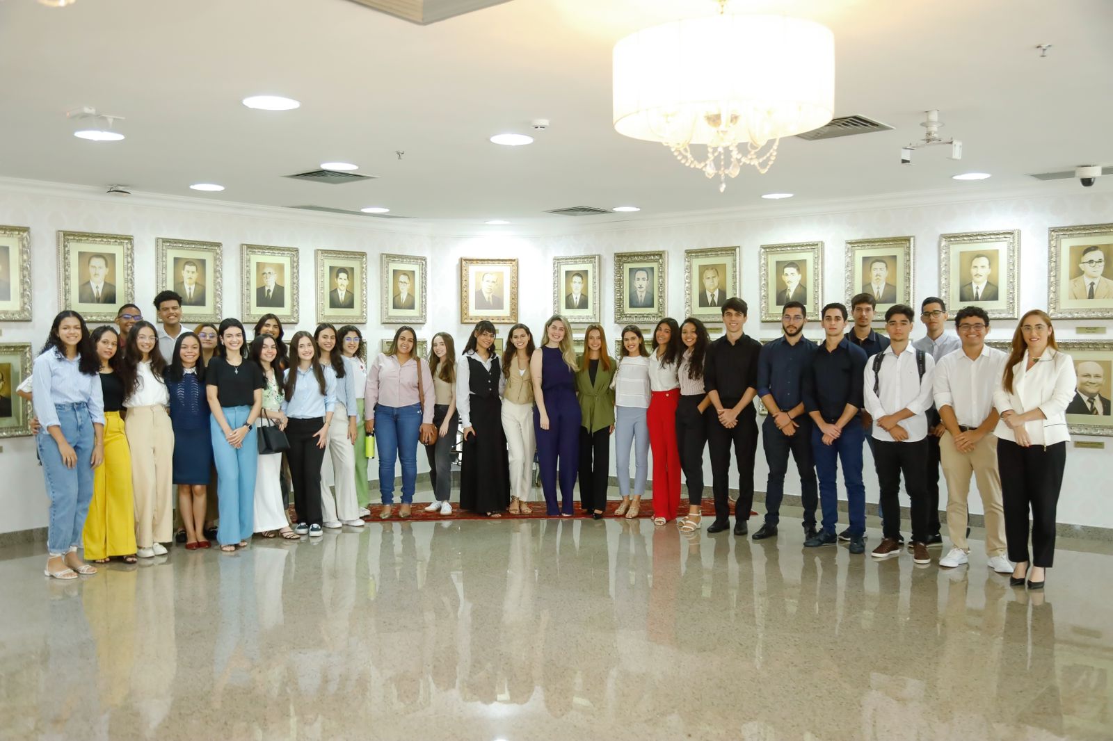 Acadêmicos de duas universidades visitam a Assembleia