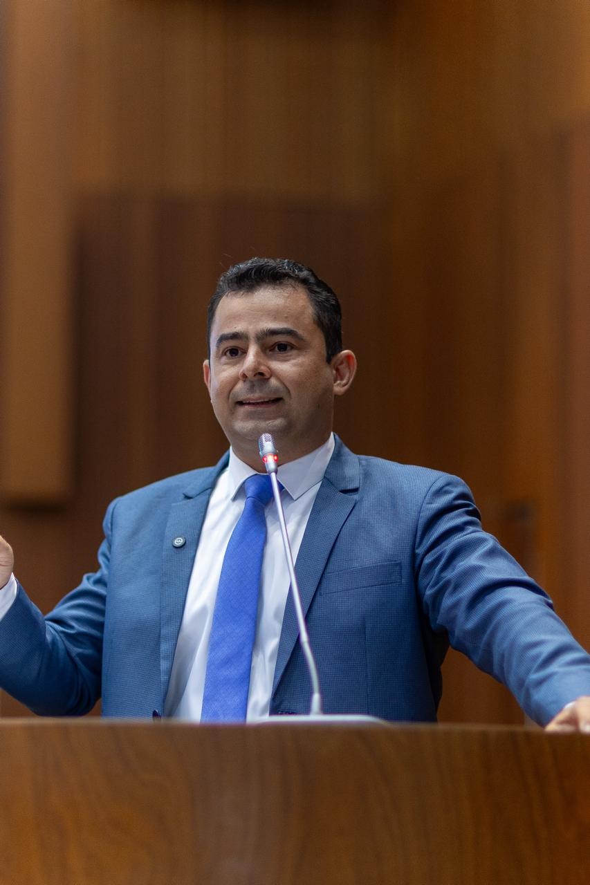 Eric Costa propõe audiência para tratar de contrato entre Detran e Vip Leilões