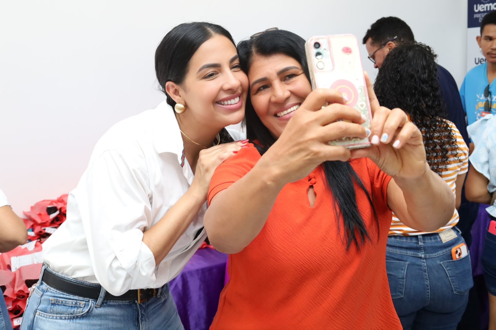 Deputada Daniella beneficia 2 mil pessoas em Caxias e Presidente Dutra com ação de Saúde