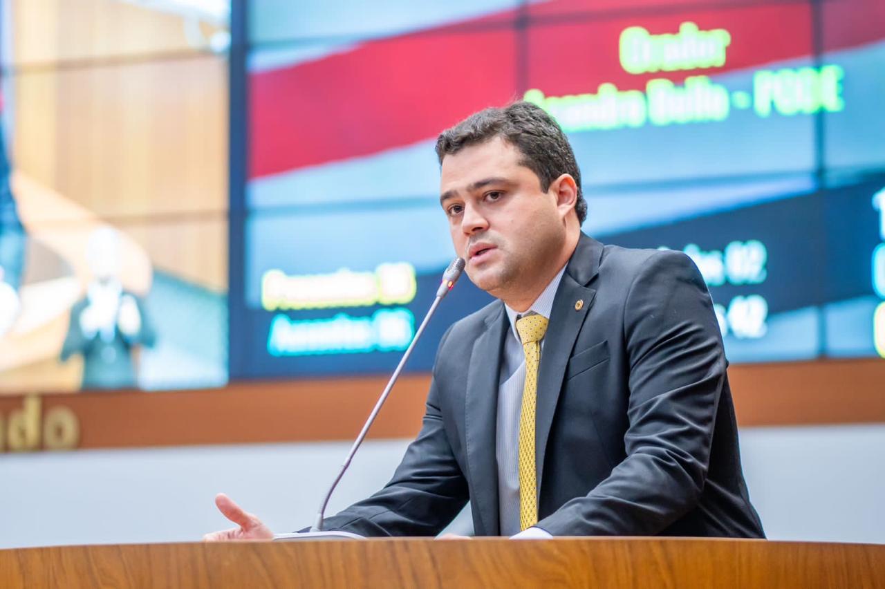 Lei de combate à violência doméstica, de autoria de Leandro Bello, completa um ano