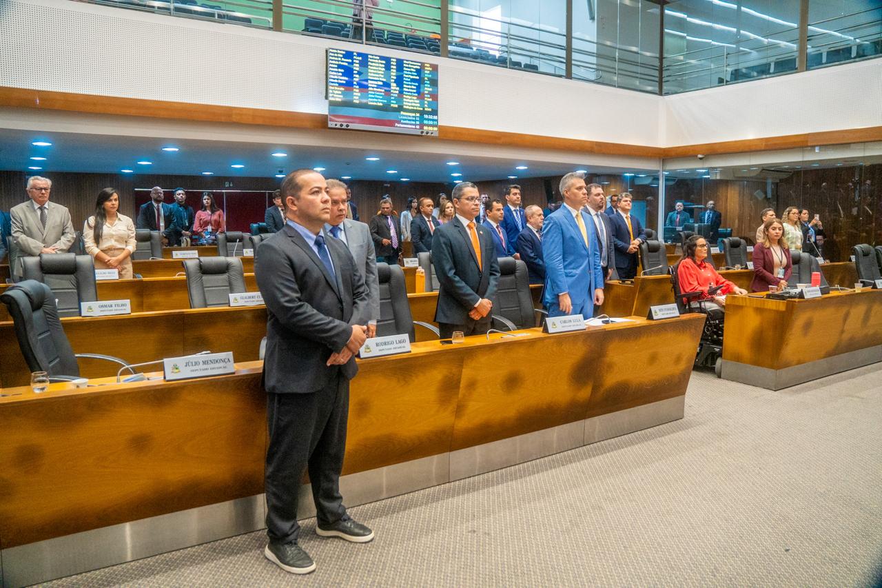 Assembleia faz minuto de silêncio em memória de Lenilce Arruda