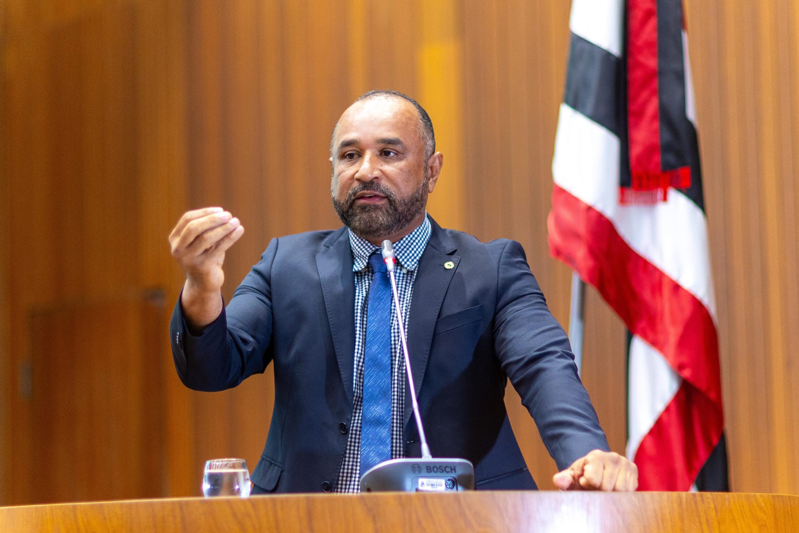 Roberto Costa parabeniza Governo do Estado pelos investimentos em programas sociais e por redução da pobreza