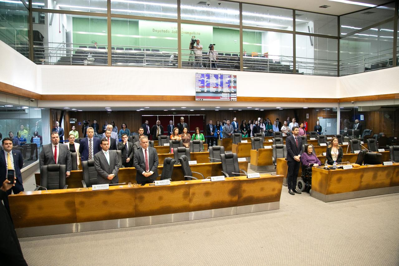 Assembleia faz minuto de silêncio em homenagem ao ex-vereador Benedito Pires