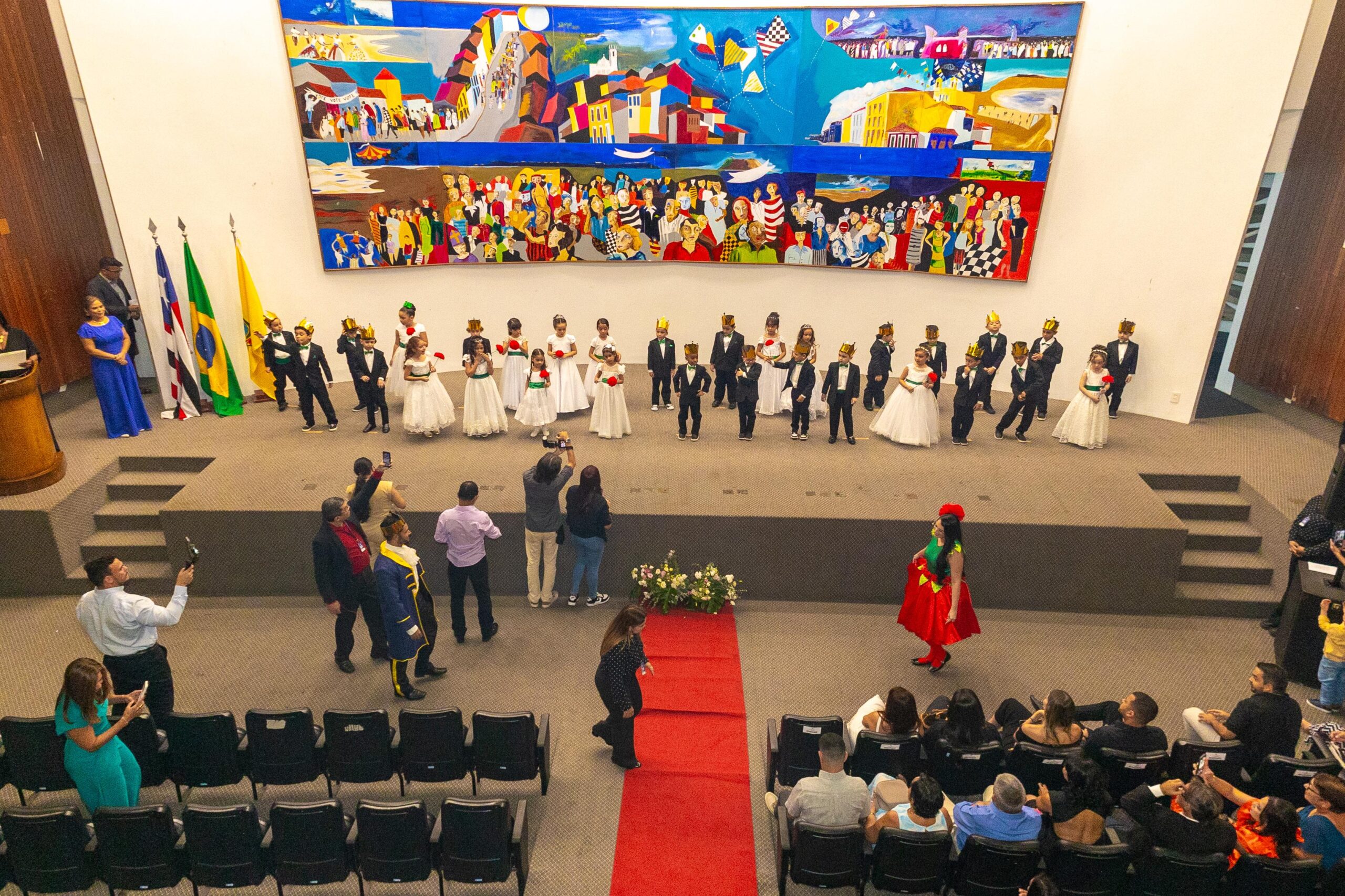 Creche-Escola Sementinha realiza cerimônia de formatura da Educação Infantil 2024