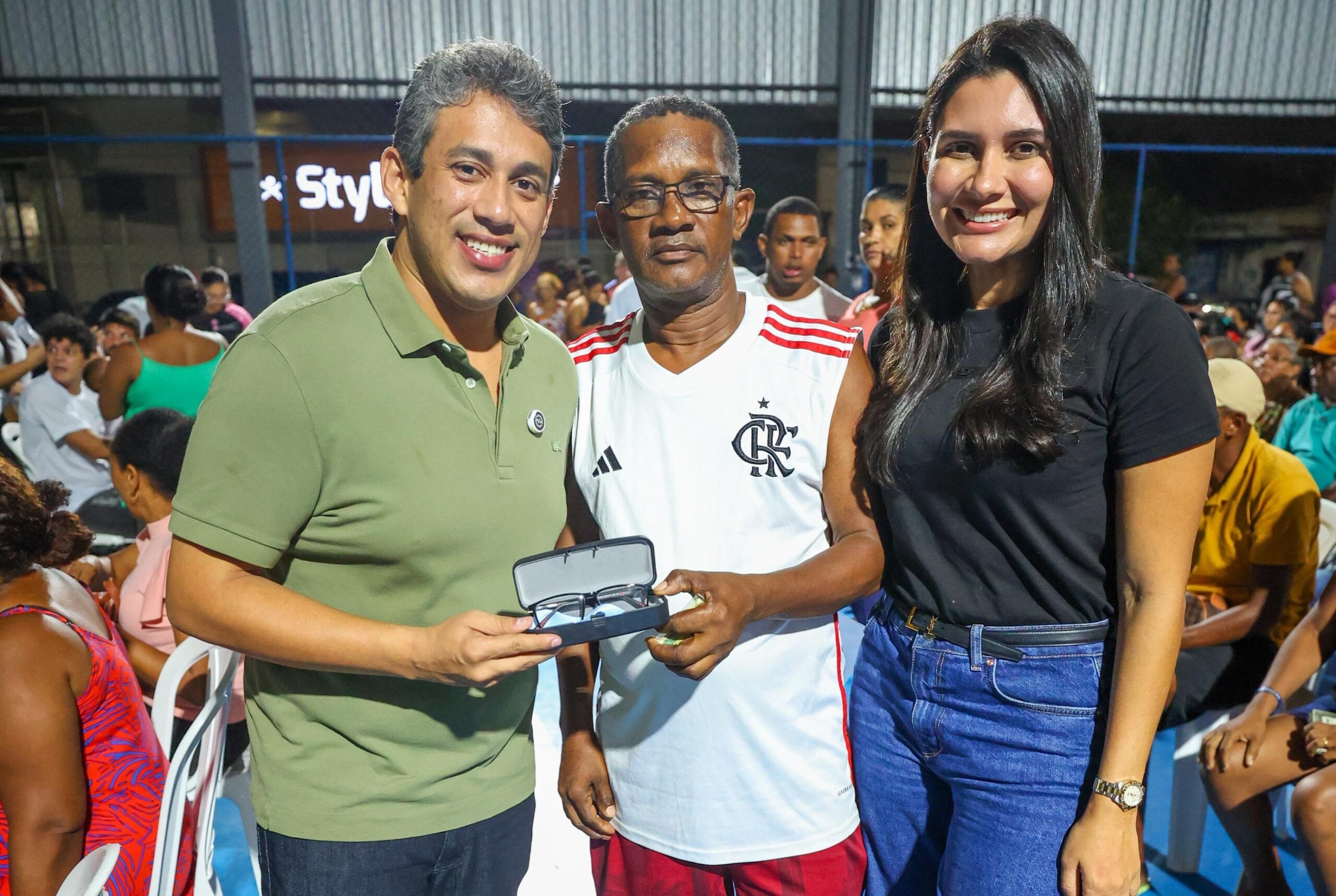 Osmar Filho faz entrega de óculos no São Francisco em mais uma etapa do programa “Cuidar dos Olhos”