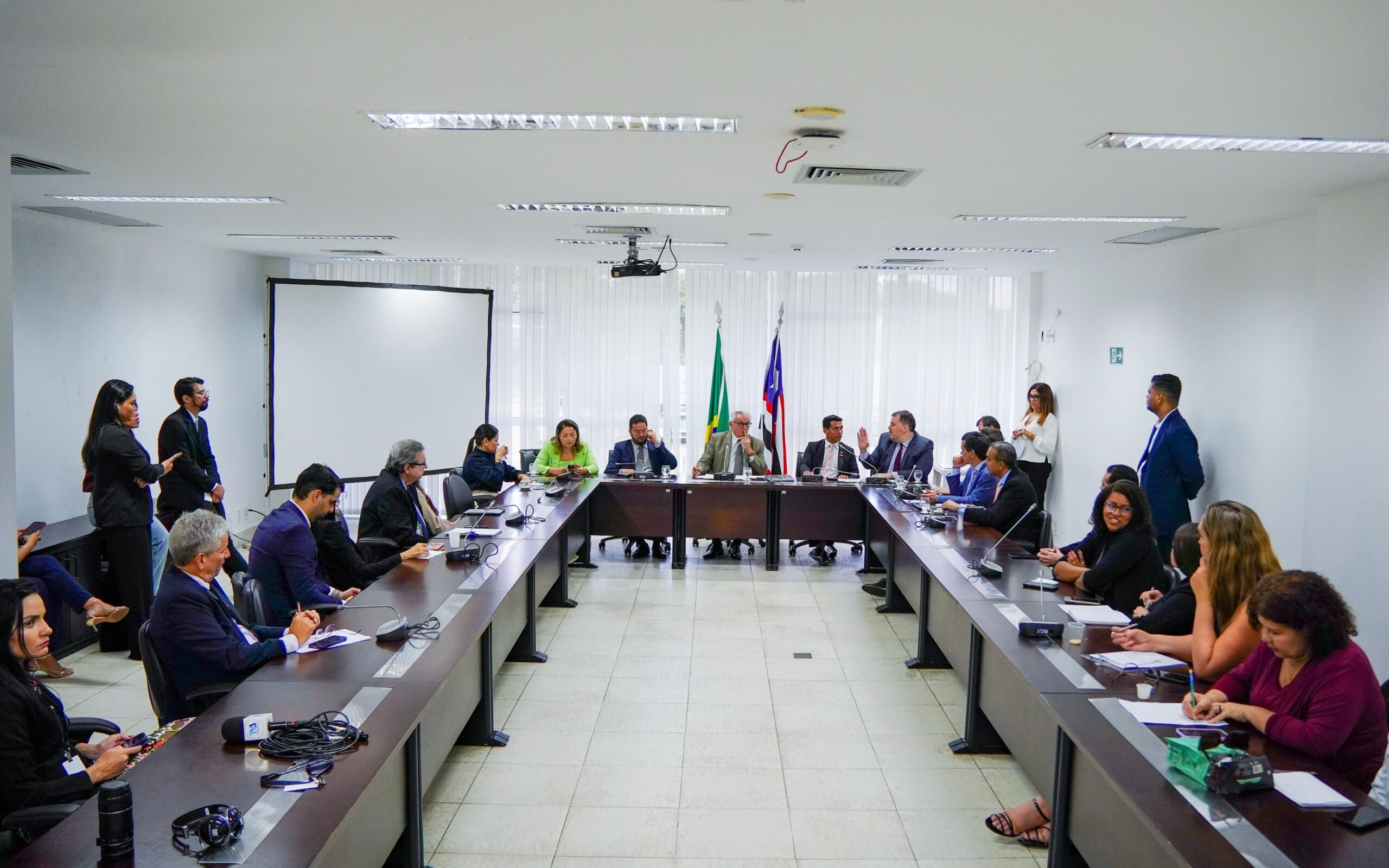 Comissão de Educação discute relatório sobre obras com recursos do FNDE inacabadas em municípios