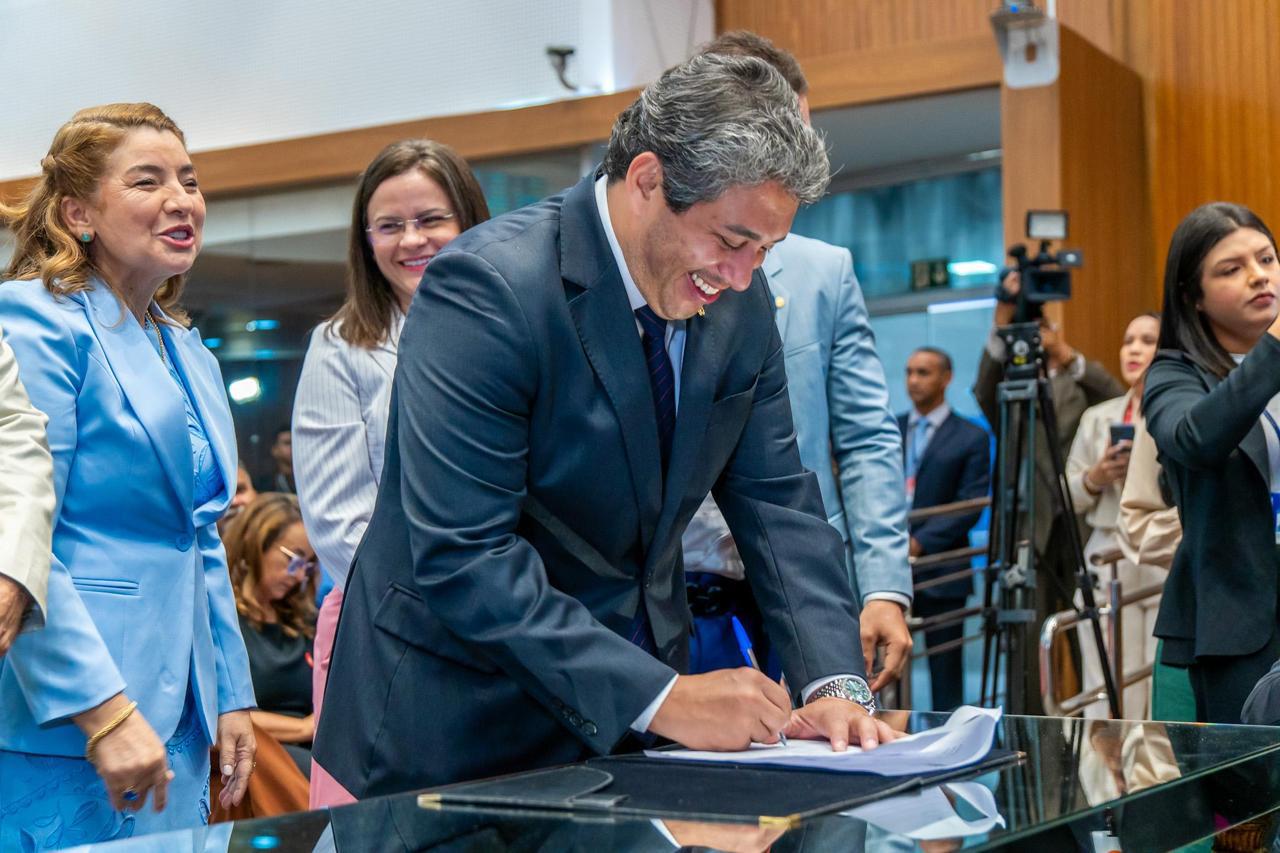 Em posse, Osmar Filho reforça compromisso de seguir contribuindo com os avanços da gestão de Iracema Vale