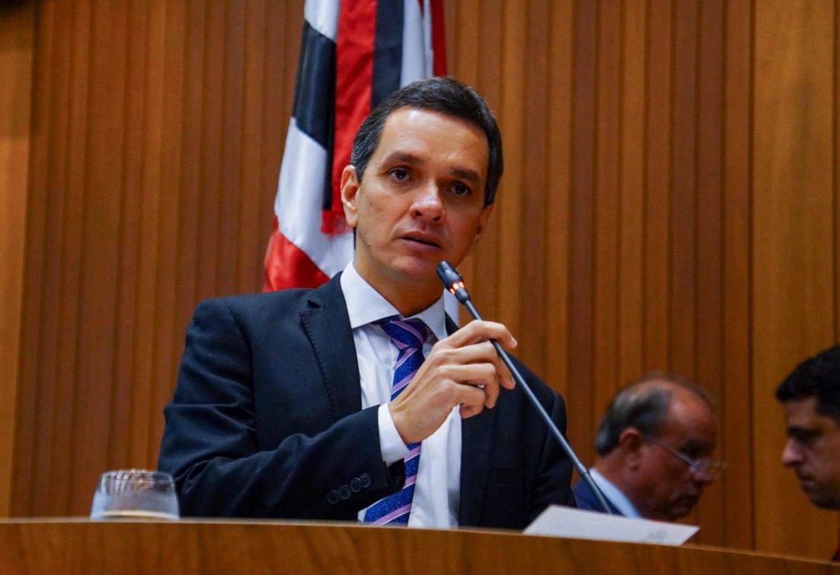 Deputado Ricardo Arruda alerta para risco de perda de R$ 195 milhões em obras do FNDE no Maranhão