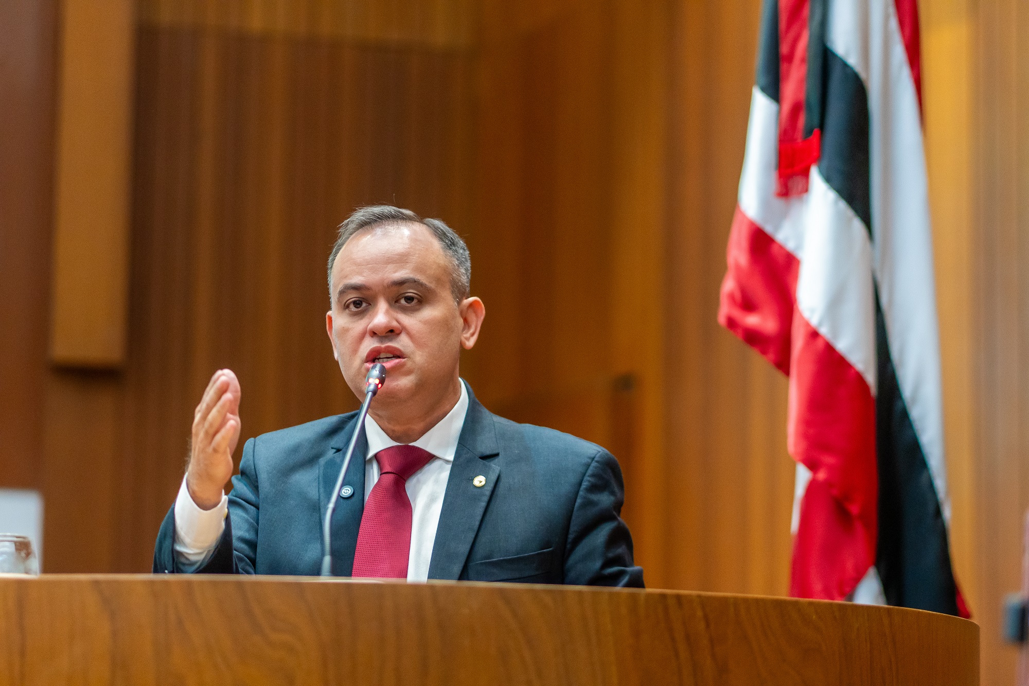 Catulé Júnior fala sobre violência de gênero e se solidariza com prefeita Letícia de Sibá