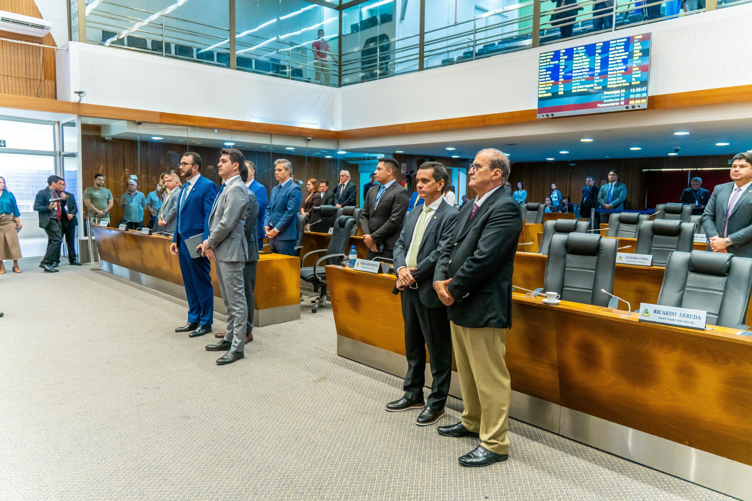 Assembleia faz minuto de silêncio em memória de influenciadora e de ex-procurador de Justiça