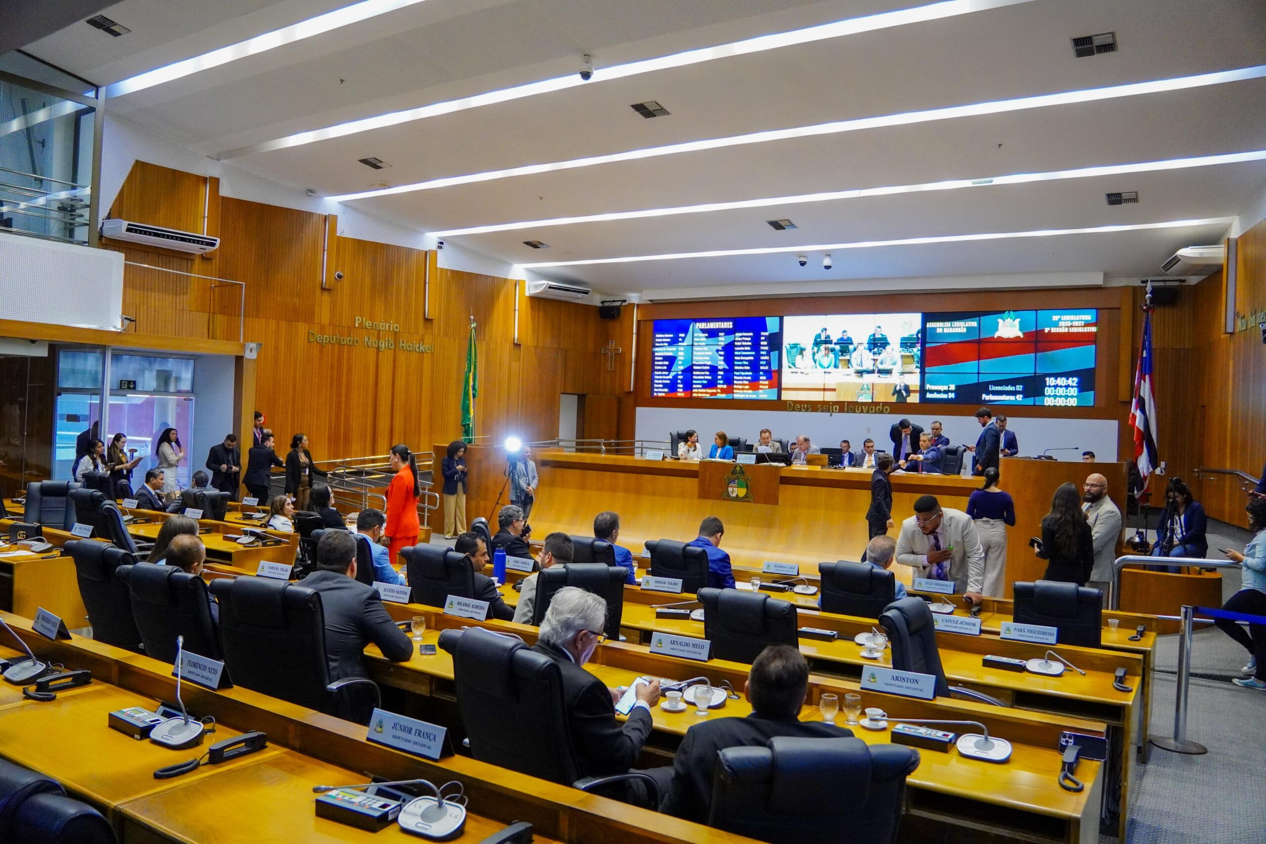 Aprovado projeto que institui política de apoio a jovens egressos de serviços de acolhimento