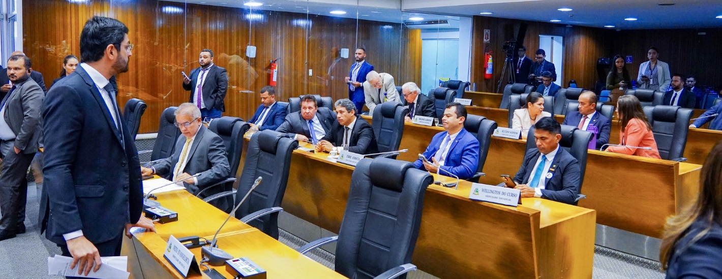 Assembleia aprova MP que cria o Programa Mãos à Obra, com leque de garantias a segmentos diversos