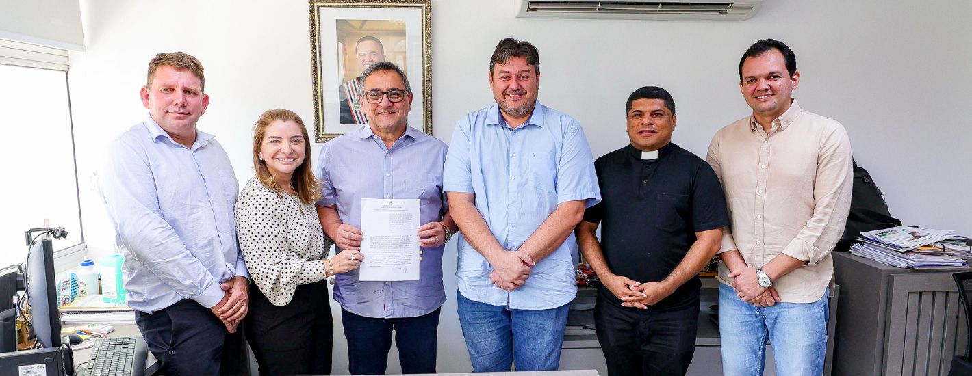 Iracema Vale participa de assinatura do ‘Mutirão Rua Nova’, que beneficiará Buriti, Belágua e Urbano Santos