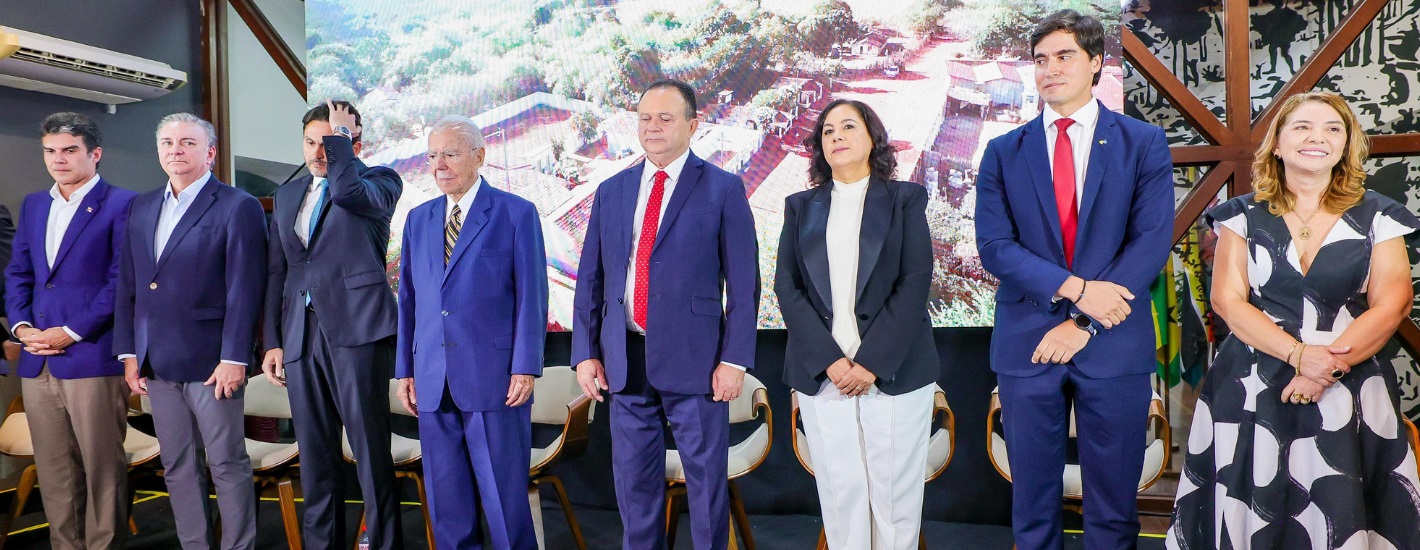 Iracema Vale prestigia cerimônia de lançamento do selo em comemoração aos 40 anos da redemocratização