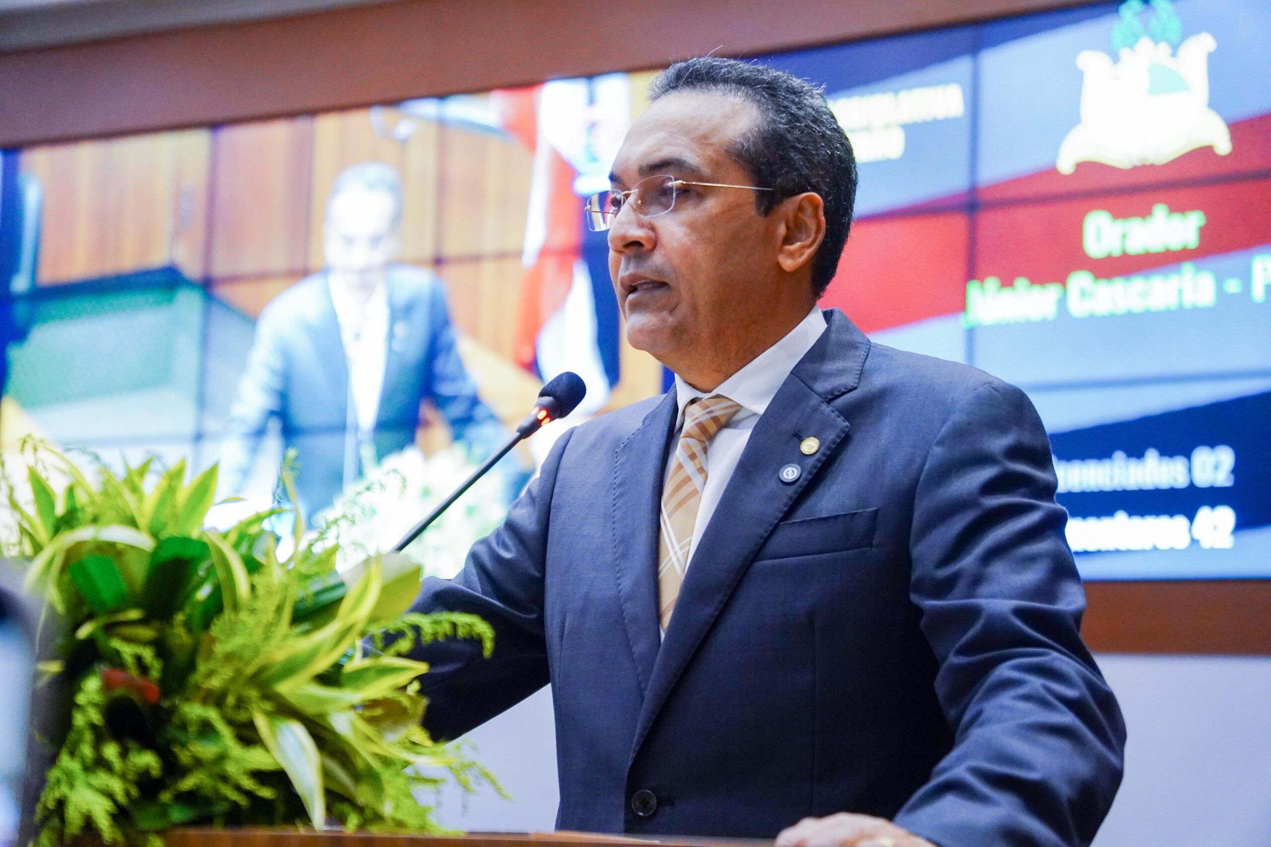 Junior Cascaria defende projeto que garante medicamentos para a população que mais precisa