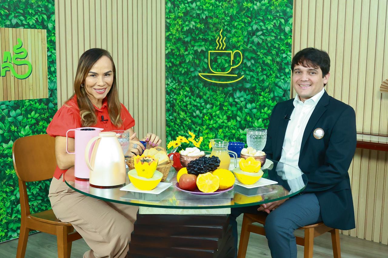 ‘Café com Notícias’ – Oftalmologista Mário Menezes destaca o Abril Marrom