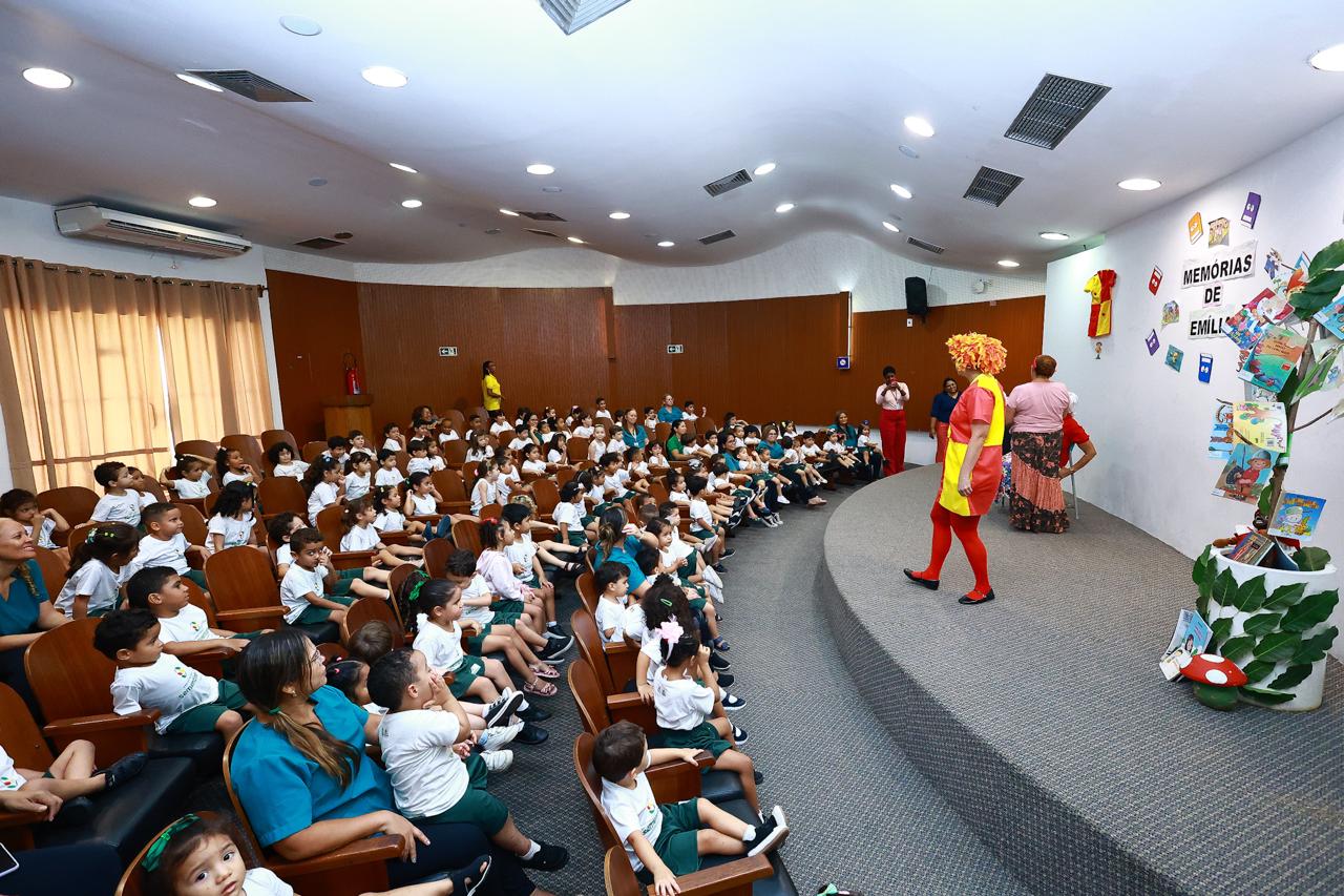 Alunos da Creche-Escola Sementinha tem manhã em alusão ao Dia Nacional do Livro Infantil