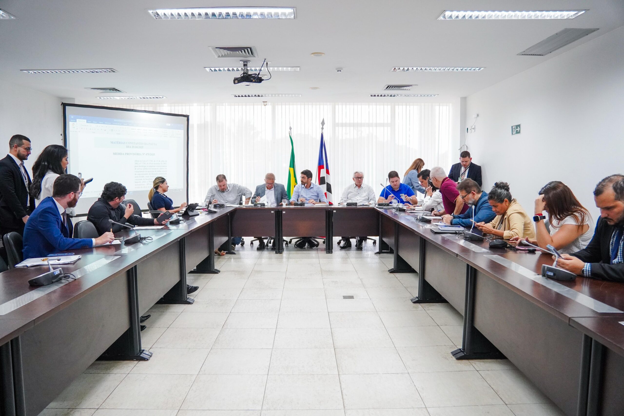 CCJ emite pareceres favoráveis às MPs que criam programas ‘Cartão Travessia’ e ‘Qualifica Maranhão’