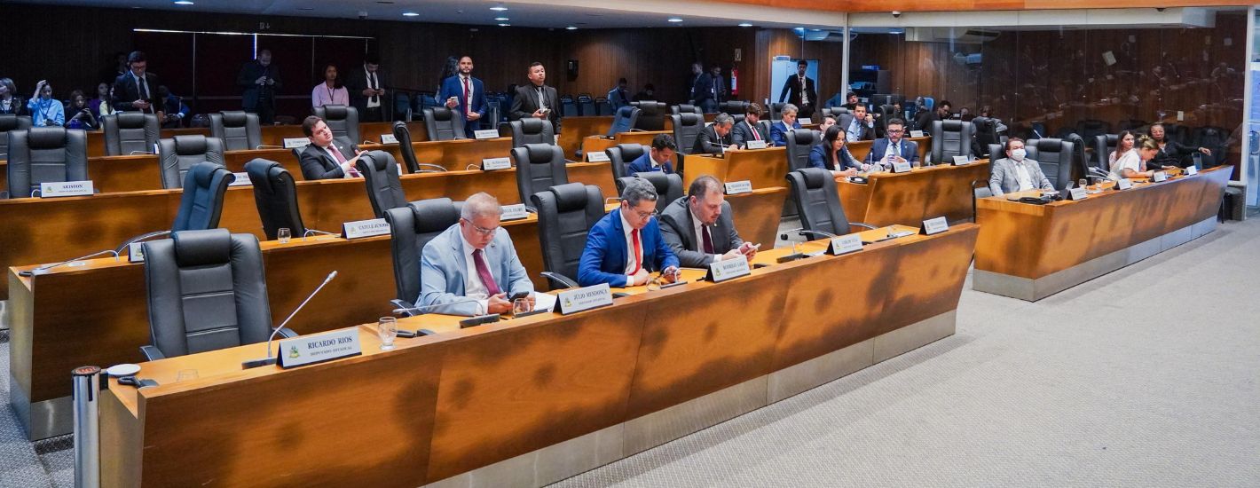 Plenário aprova MP que aprimora regras do Prêmio Escola Digna e da Bolsa-Auxílio Educacional
