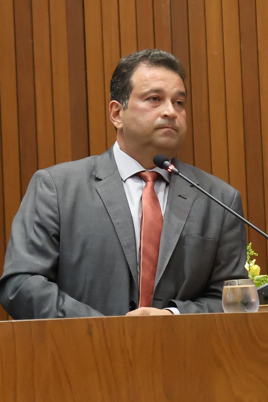 Adelmo Soares diz que Othelino Neto persegue a presidente Iracema Vale com judicializações