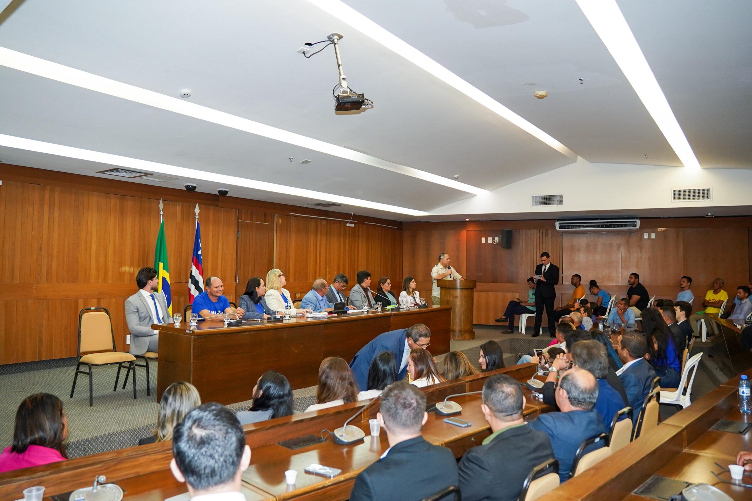 Cerimônia aclama nova presidente da UNIPAV