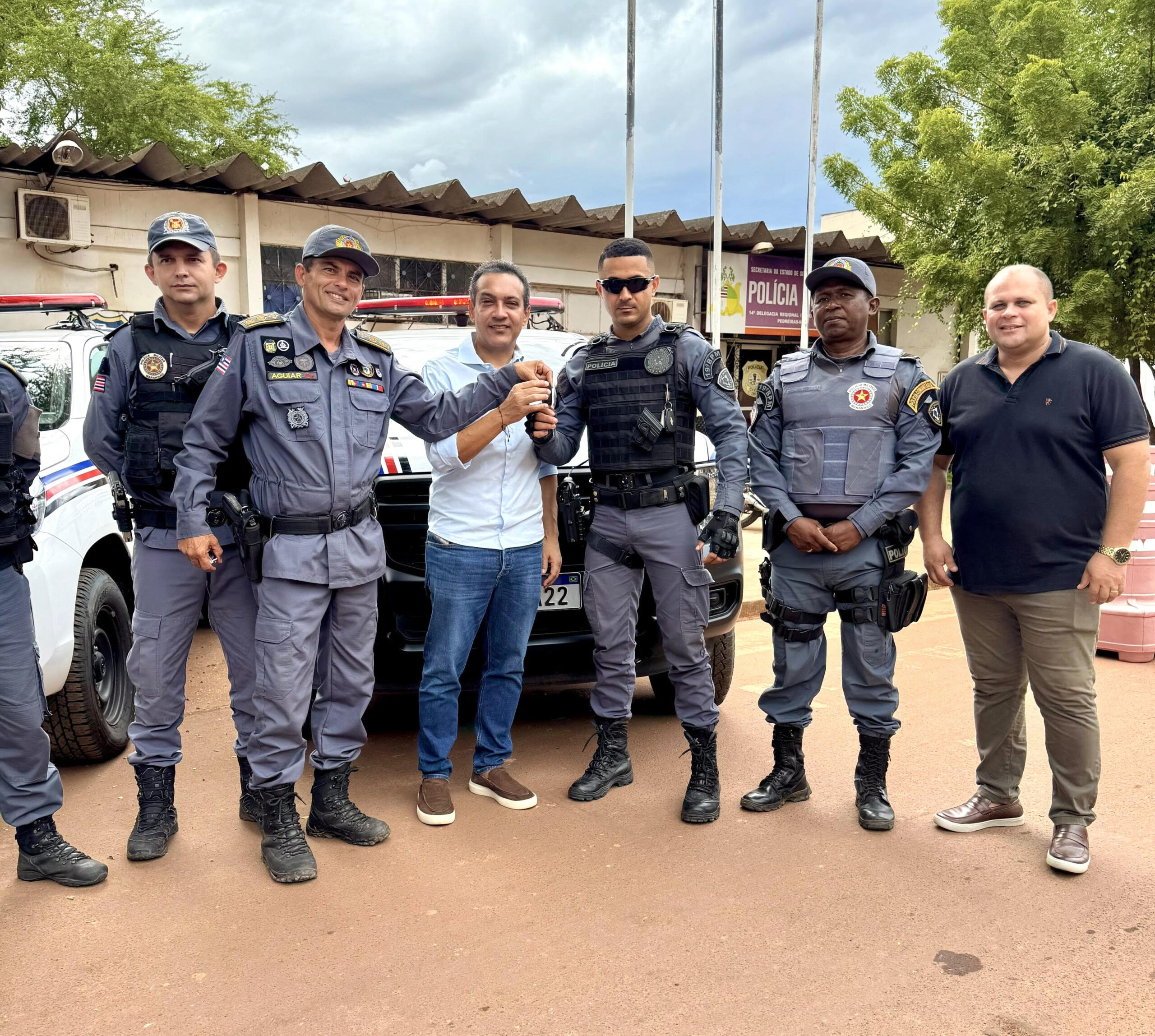 Júnior Cascaria participa de entrega de viaturas policiais que beneficiarão municípios do Médio Mearim