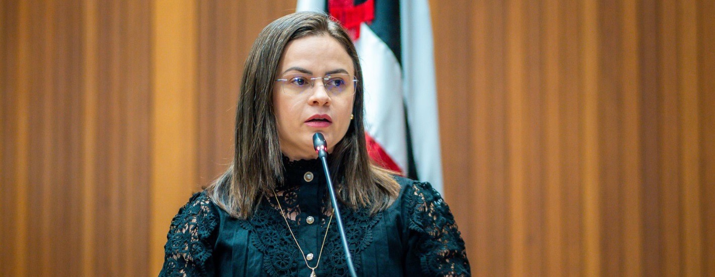 Aprovado PL de Fabiana Vilar sobre atendimento humanizado para “pai ou mãe solo”