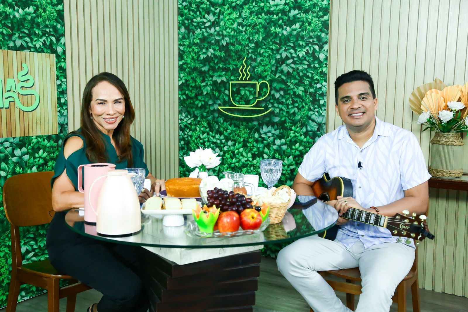 Cantor Emanuel Jesus fala sobre o show “Festa para São João” no ‘Café com Notícias’