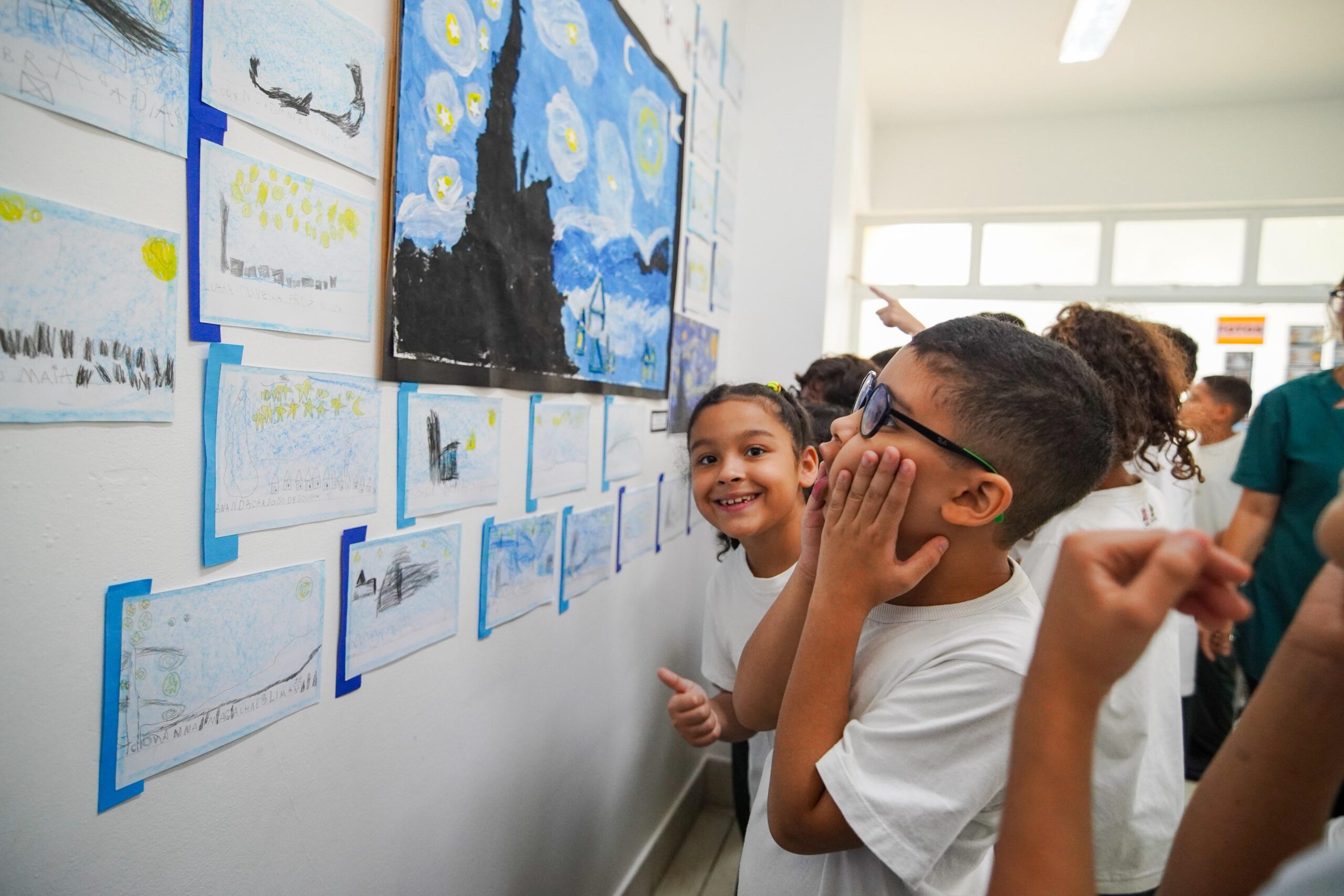 Creche-Escola Sementinha promove contato das crianças com o universo da arte