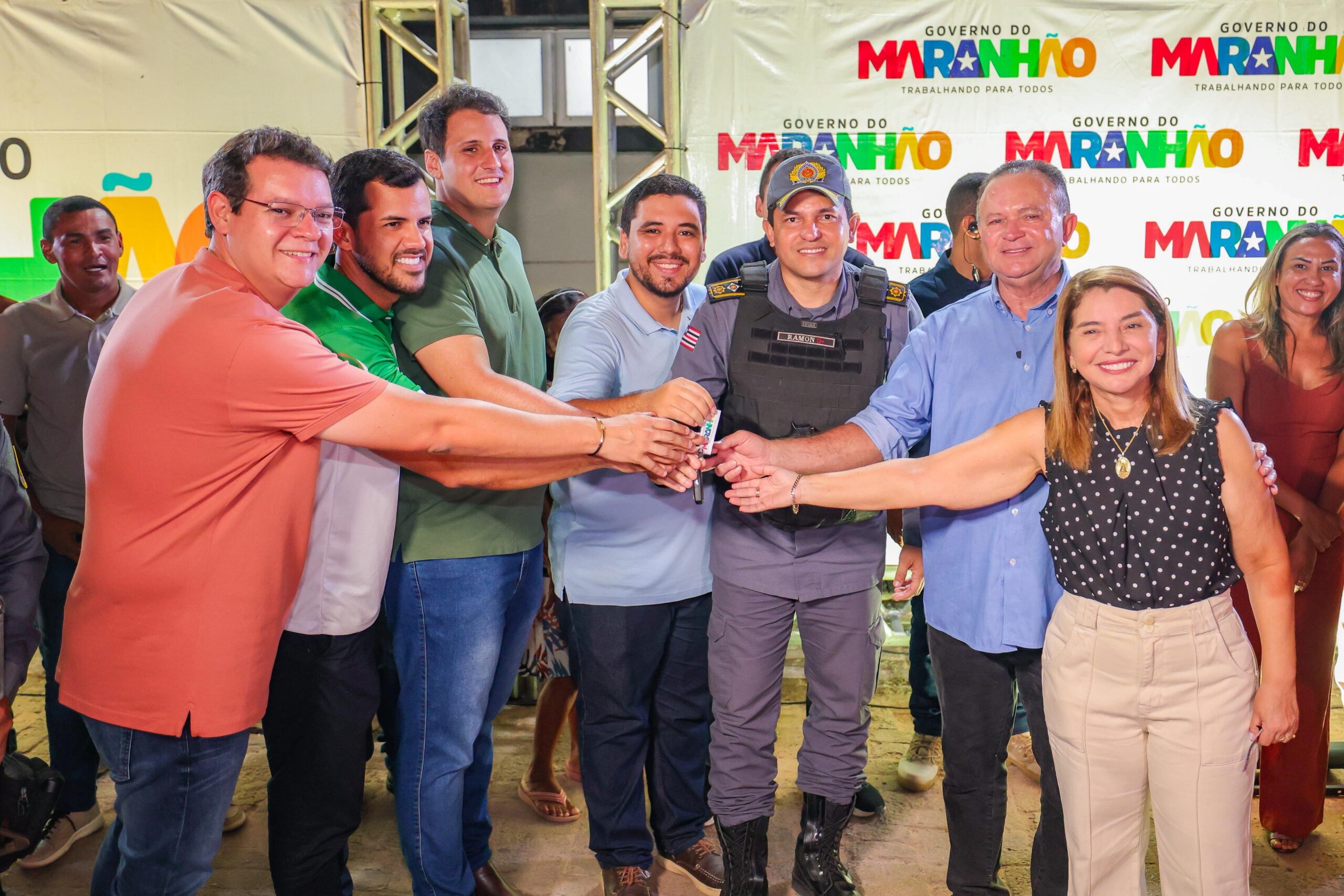 Iracema Vale acompanha entrega de viatura e ambulância em Barreirinhas e visita a 40ª vaquejada do município