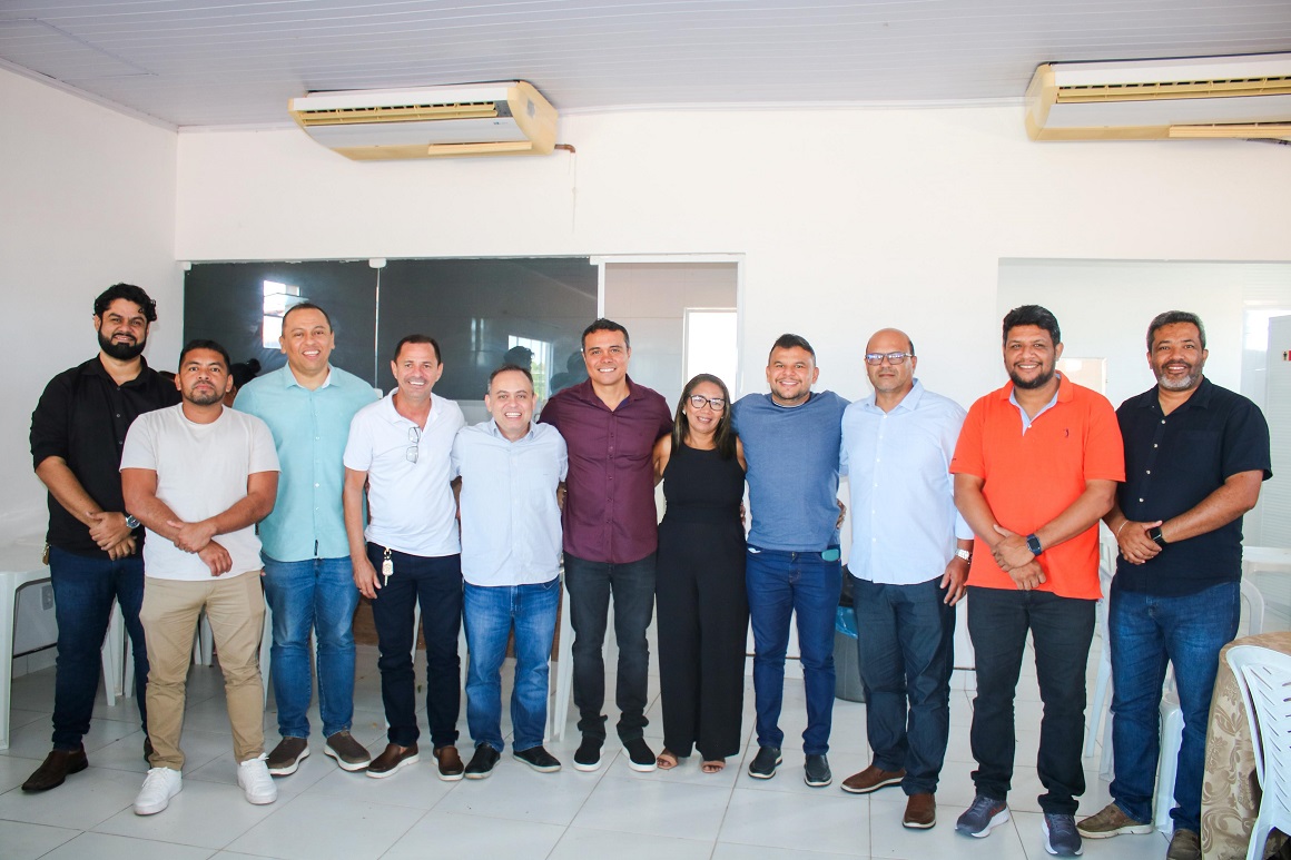 Catulé Júnior reforça compromisso com Humberto de Campos durante encontro com lideranças da região