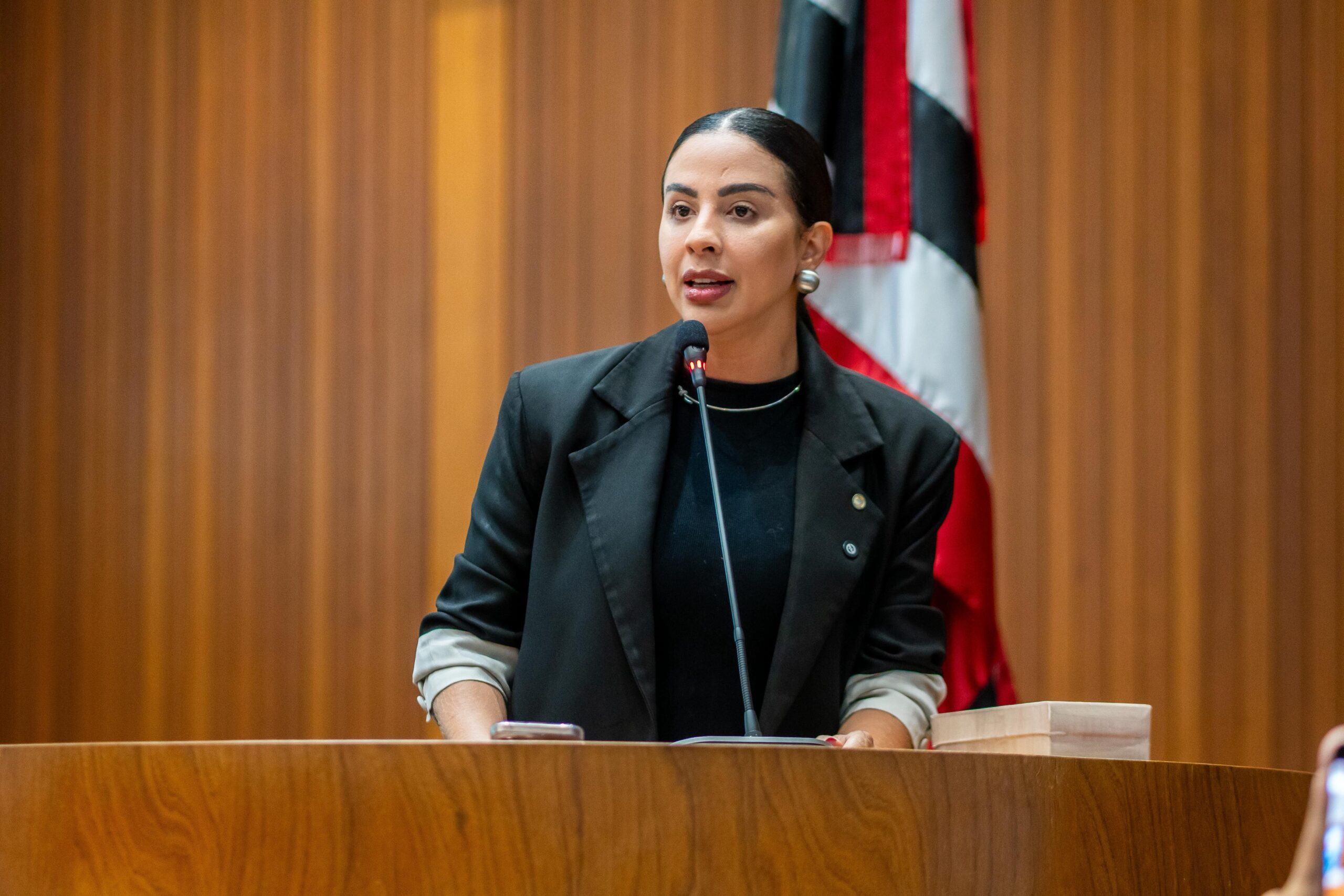 Combate ao crime contra mulheres: Deputada Daniella protocola PL para obrigar monitoramento de elevadores