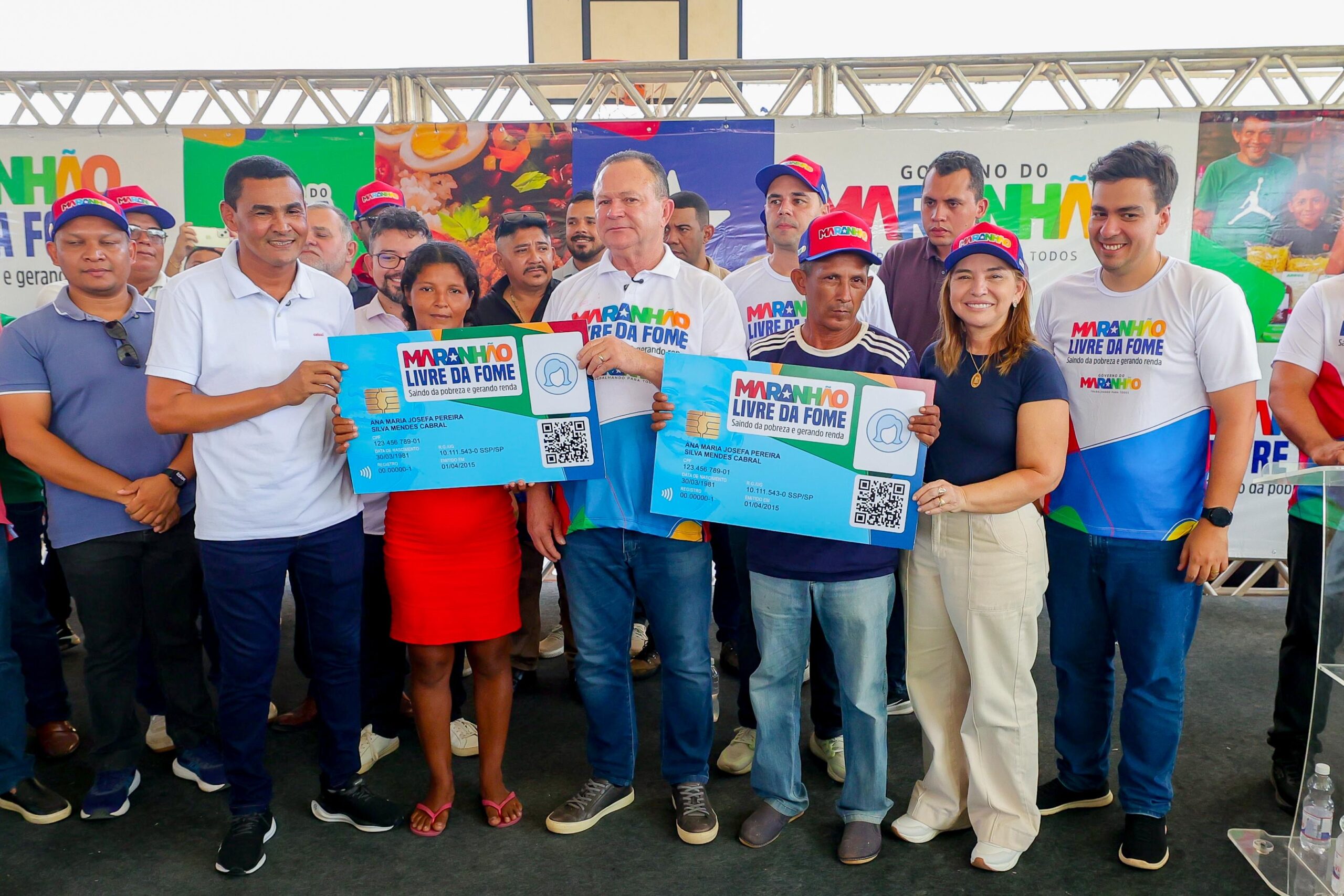 Em Urbano Santos, Iracema Vale participa da entrega de cartões do programa ‘Maranhão Livre da Fome’