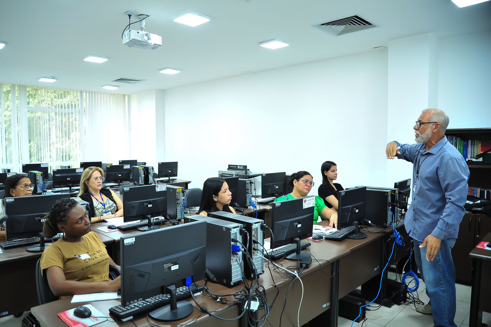Escola do Legislativo promove curso de Informática Básica para servidores e comunidade