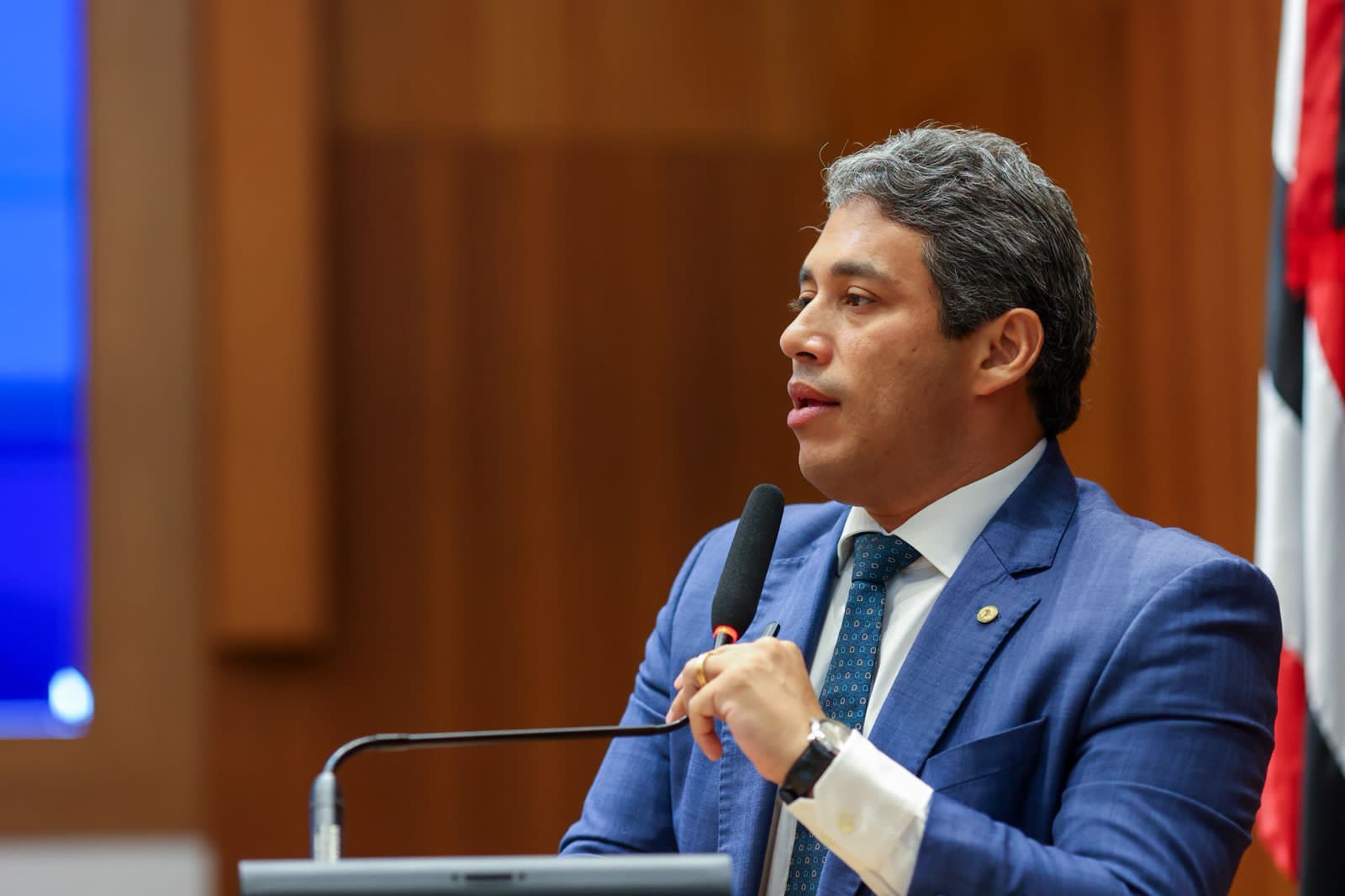 Projeto de Osmar Filho visa proteger crianças e adolescentes no ambiente digital