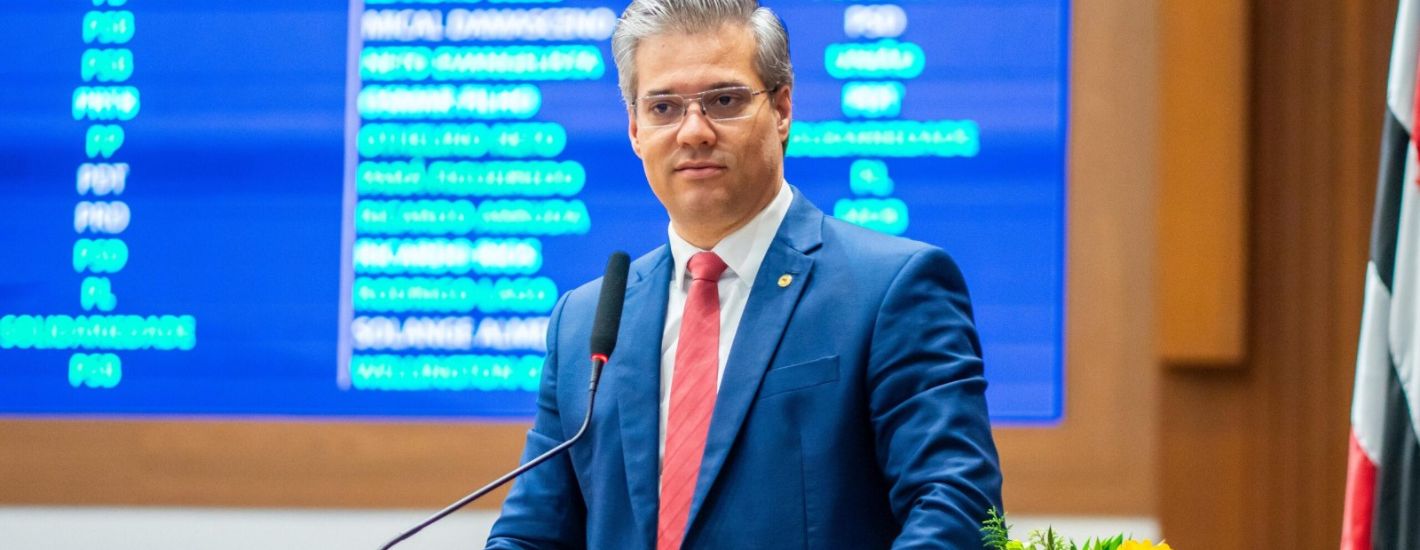 Neto Evangelista destaca importância de programa que distribui tablets a estudantes