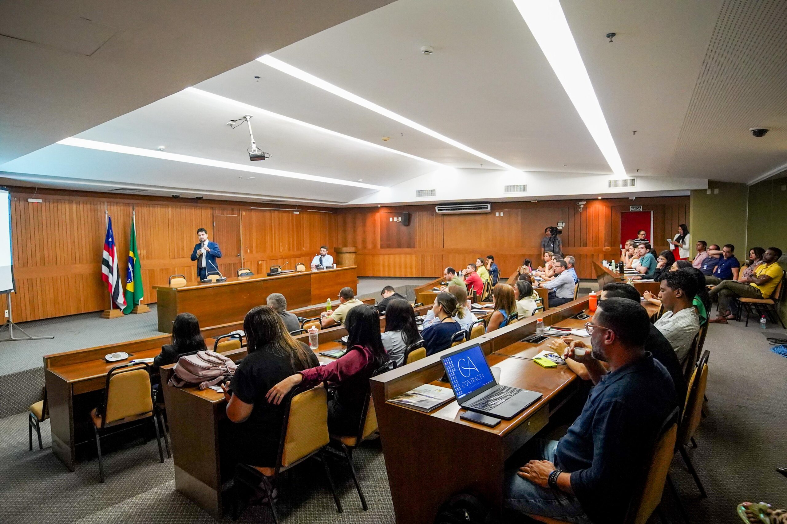 Escola do Legislativo promove curso sobre fundamentos e práticas nas licitações