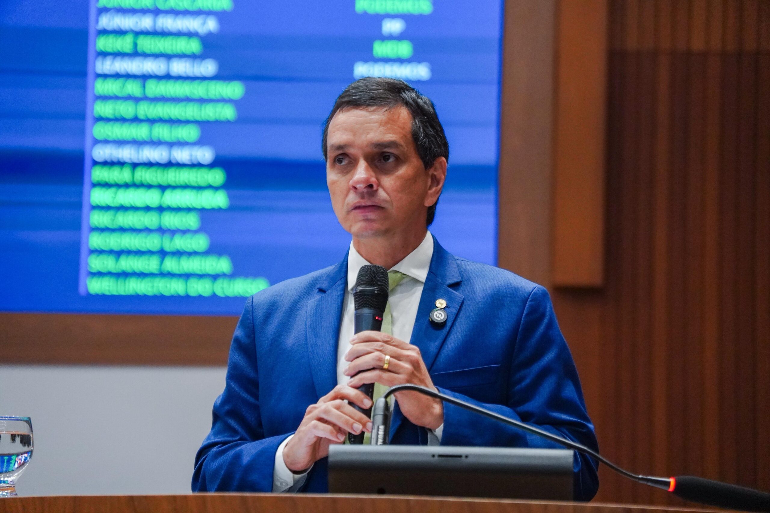 Ricardo Arruda denuncia gastos exorbitantes em obras não realizadas na educação de Grajaú