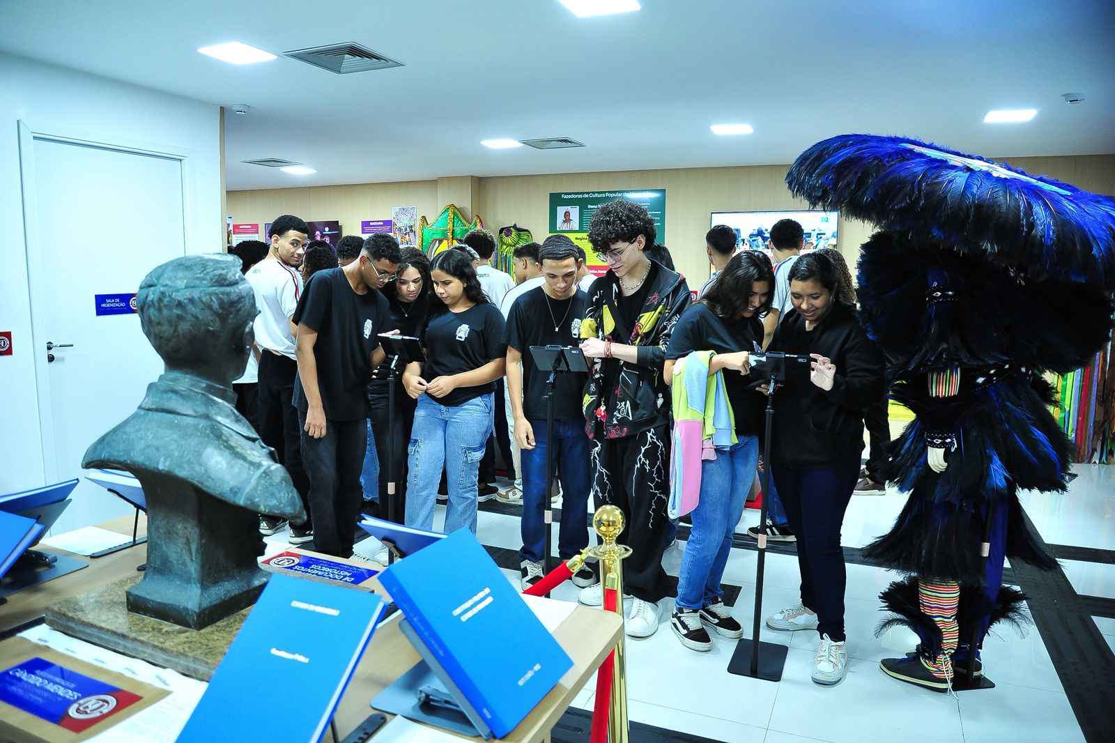 Estudantes do IEMA Mônica Vale visitam a Assembleia Legislativa