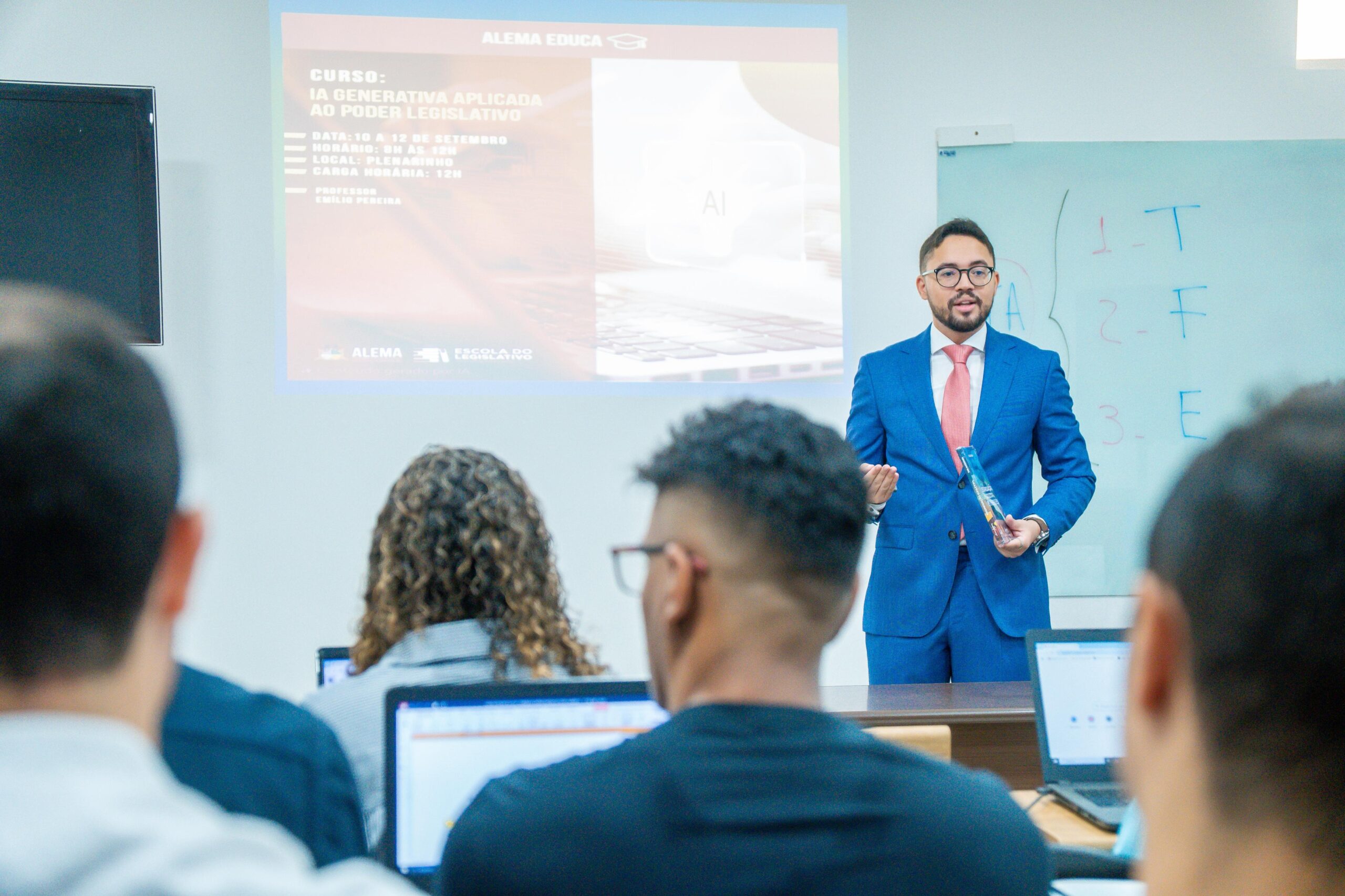 Elema promove curso sobre Inteligência Artificial aplicada ao Parlamento