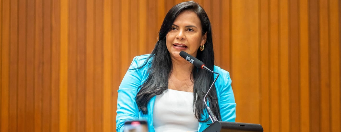 Ana do Gás comemora entrega de ambulância em Santo Antônio dos Lopes