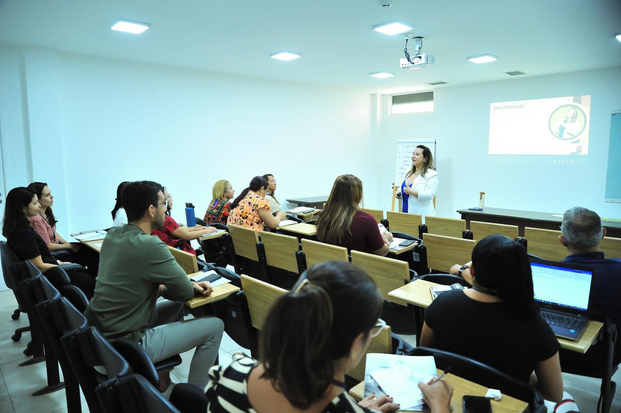 Escola do Legislativo capacita servidores e público externo para atuarem com Inteligência Emocional