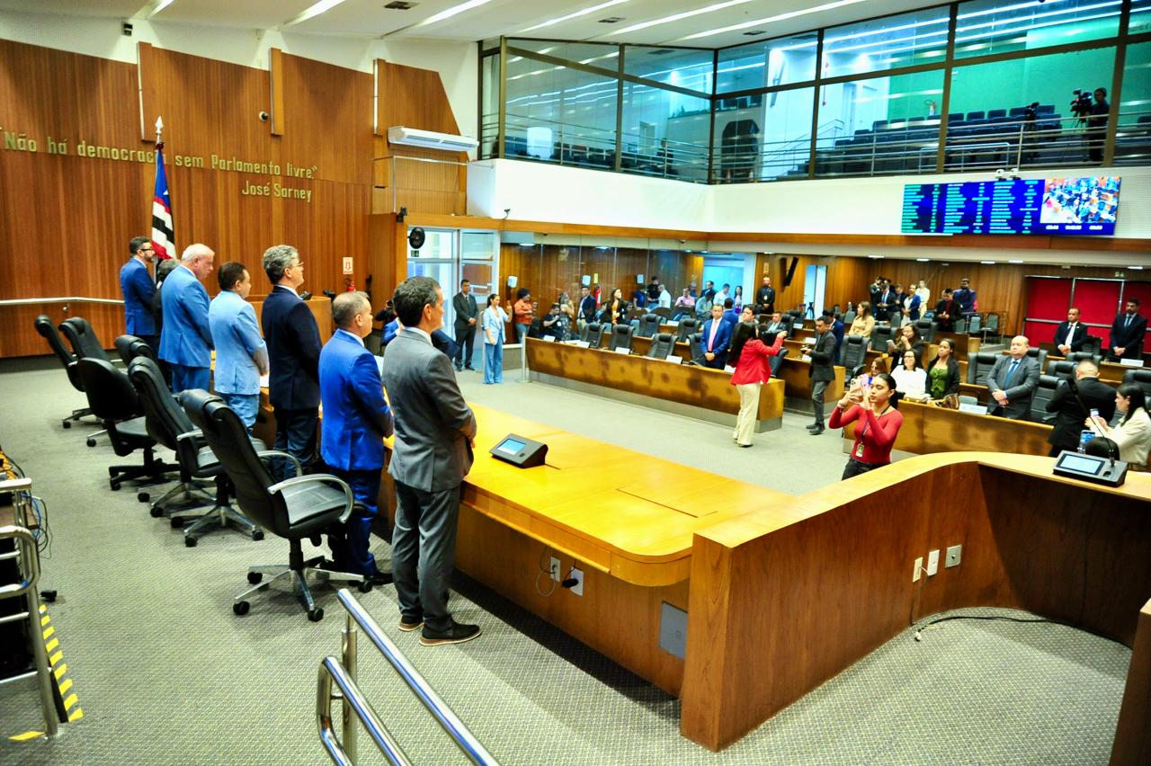 Assembleia Legislativa faz minuto de silêncio em memória de Jailes Vieira