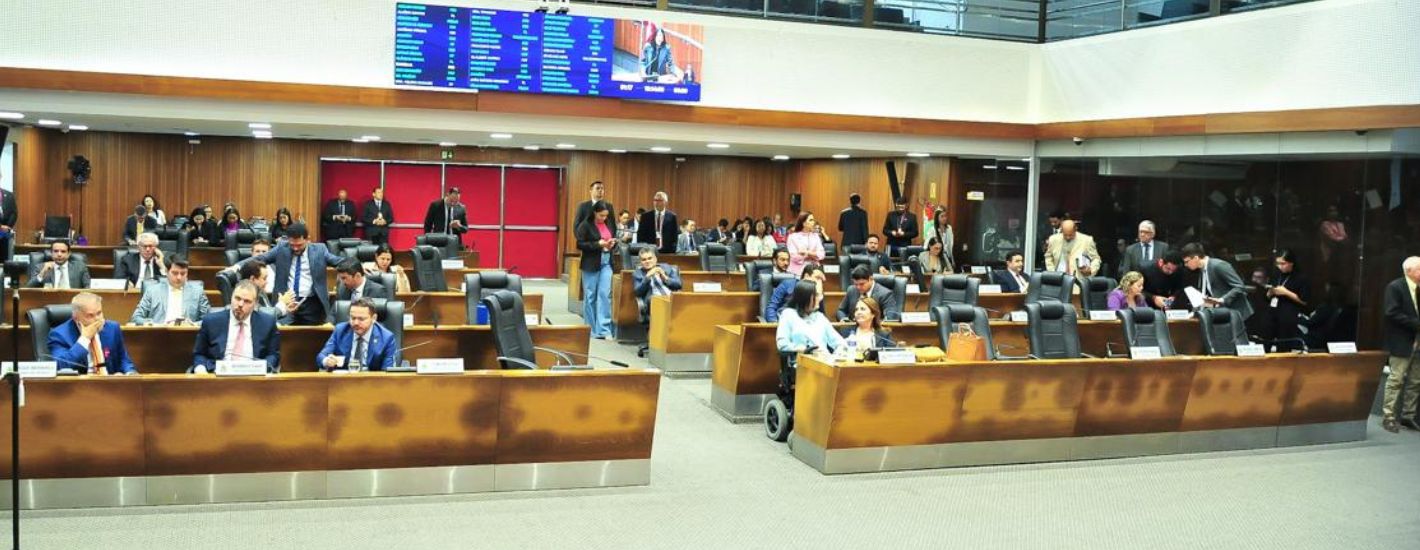 Plenário aprova PL que obriga impressão do número do IMEI nas notas fiscais de celulares